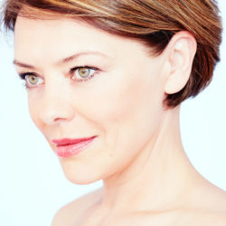 Facelift — kasvojenkohotus Facelift — kasvojenkohotus